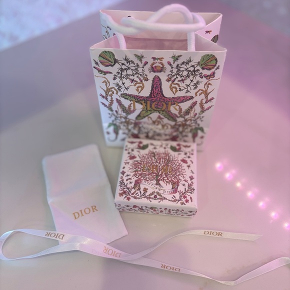 Dior Gold and White Pearl Earrings - Picture 8 of 9